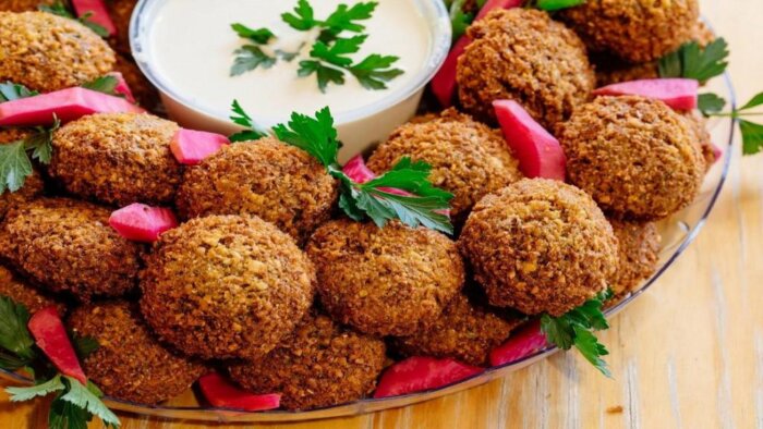 فلافل؛ خوشمزه‌ترین خوراک خیابانی خاورمیانه