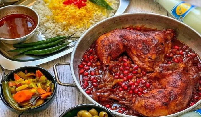 غذاهای ایرانی که دل همه رو می‌بره؛ از قرمه‌سبزی تا آش رشته !