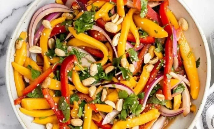 سالاد انبه تایلندی؛ چطور درست می‌شود؟