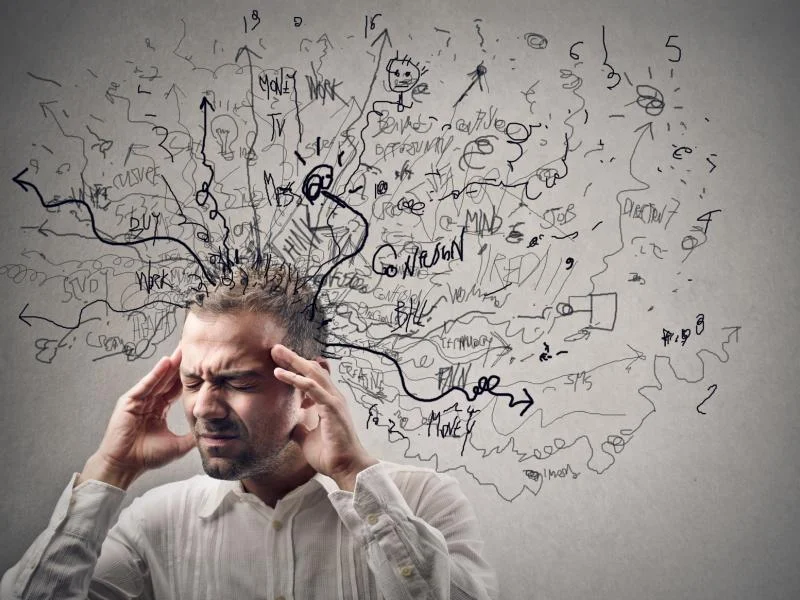 وسواس فکری چیست و چرا سراغمان می‌آید؟
