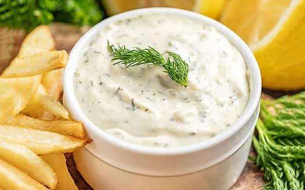 بدون تخم مرغ، چگونه سس تارتار درست کنیم؟