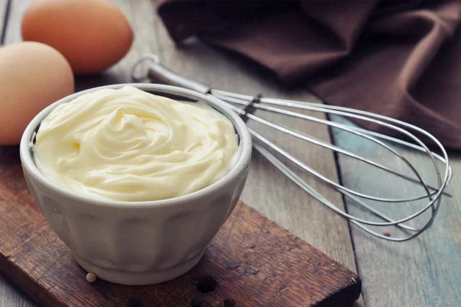 سس مایونز رژیمی با ماست؛ چگونه در خانه درست کنیم؟