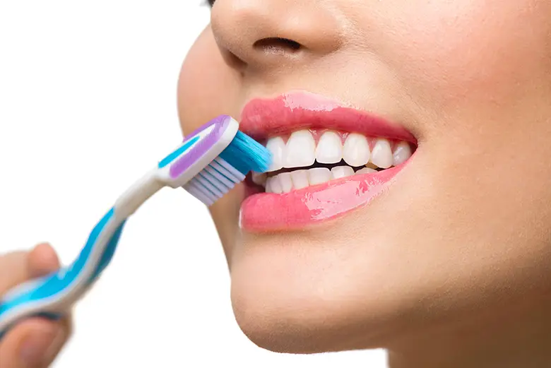 آیا بعد از جراحی بینی می‌توان مسواک زد؟