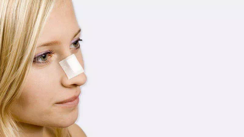 آیا بعد از جراحی بینی می‌توان مسواک زد؟
